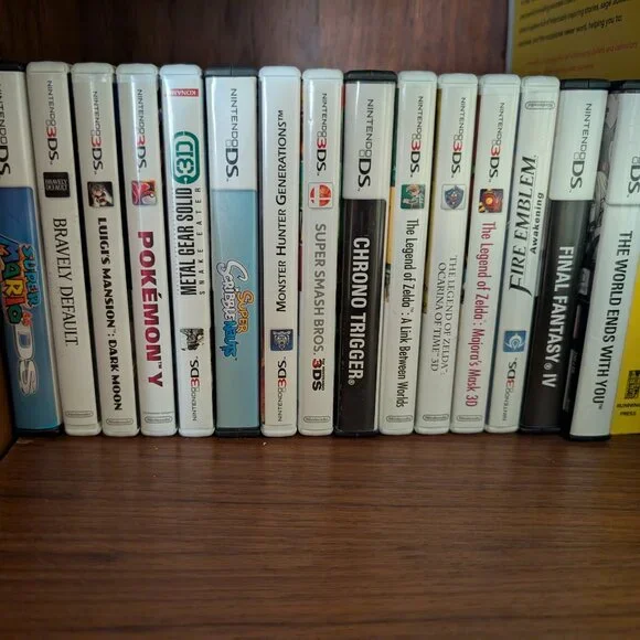 Nintendo 3DS XL, red, includes case and 15 games - Picture 5 of 8